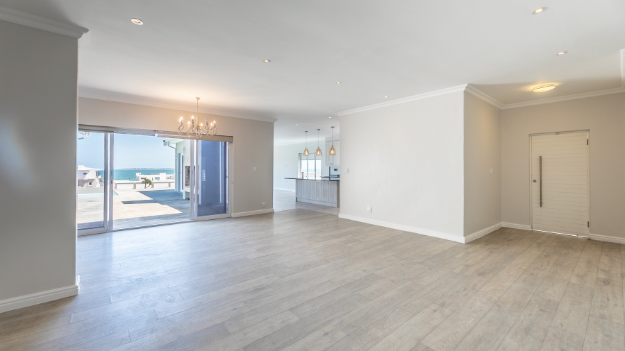 To Let 4 Bedroom Property for Rent in Bloubergstrand Western Cape